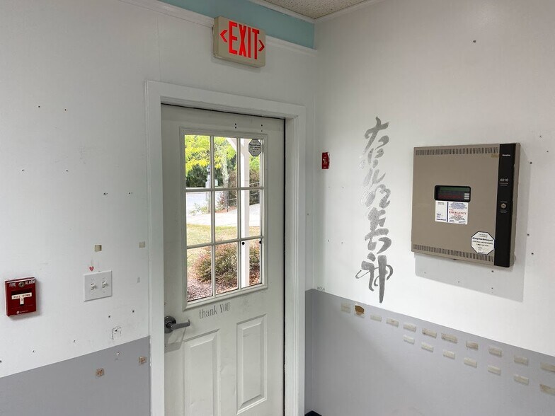 More Photos Of 395 W Avon Rd, Avon Office For Lease