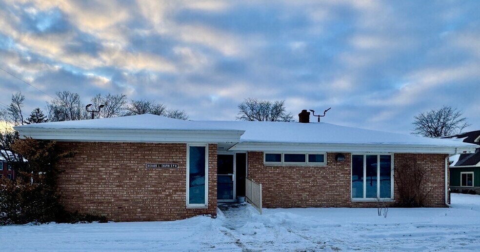 Primary Photo Of 327 E North St, Owosso Medical For Sale