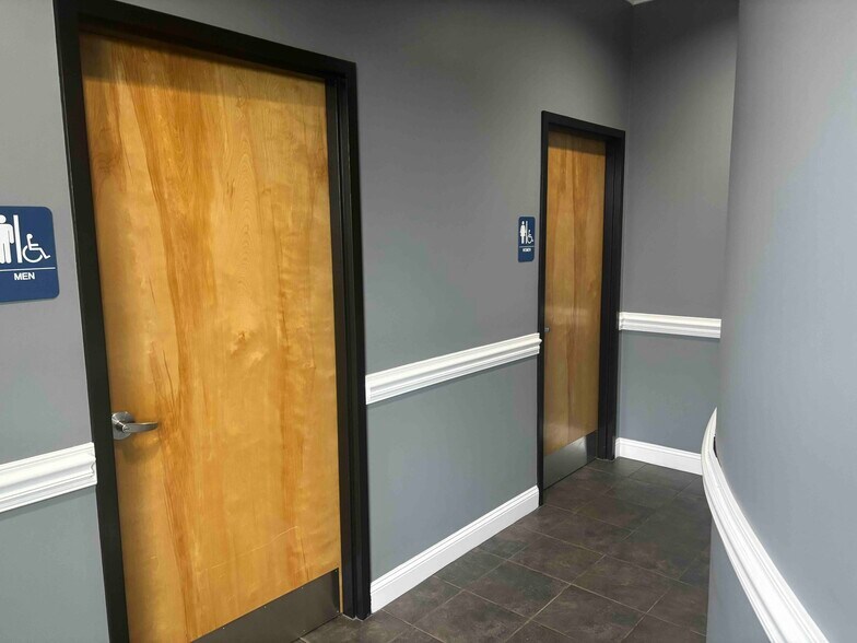 More Photos Of 1228 1st St N, Alabaster Office For Lease