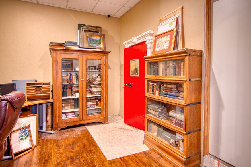 More Photos Of 226 Fort McKavitt St, Mason Hospitality For Sale