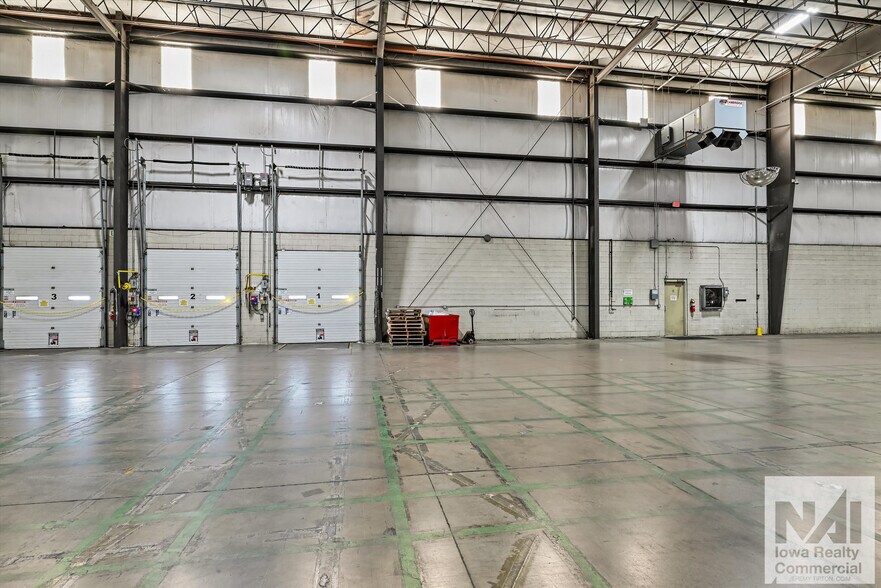 More Photos Of 4600-5000 20th Ave SW, Cedar Rapids Warehouse For Lease