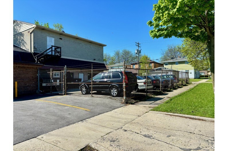 More Photos Of 6155 W Fond Du Lac Ave, Milwaukee Auto Repair For Sale