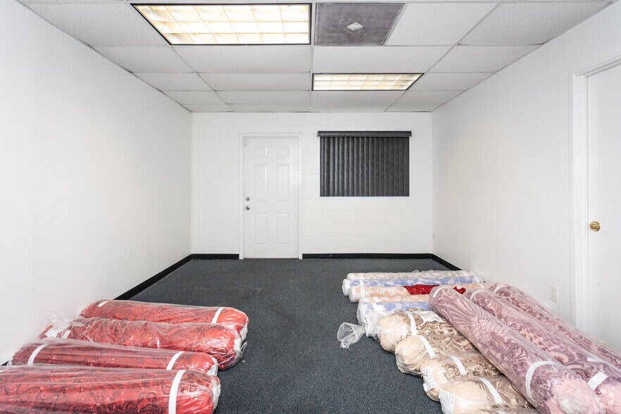 More Photos Of 4444 Union Pacific Ave, Commerce Warehouse For Sale