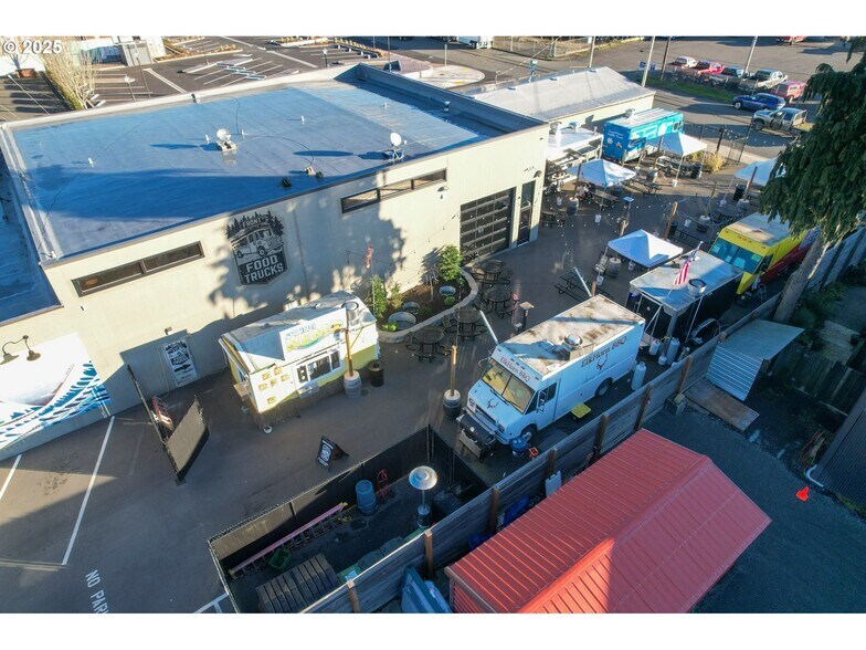 More Photos Of 790 N Bayshore Dr, Coos Bay Freestanding For Sale