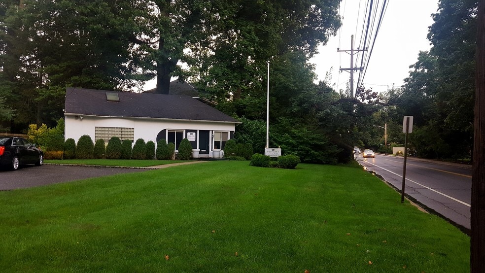 More Photos Of 740 Glen Cove Ave, Glen Head Office For Sale