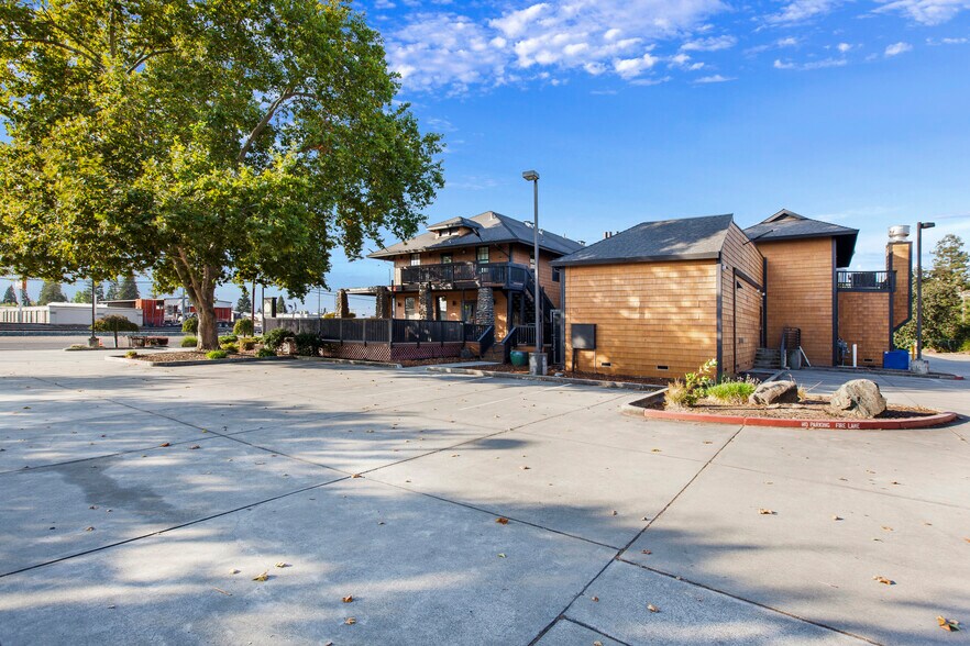 More Photos Of 11275 Folsom Blvd, Rancho Cordova Restaurant For Lease