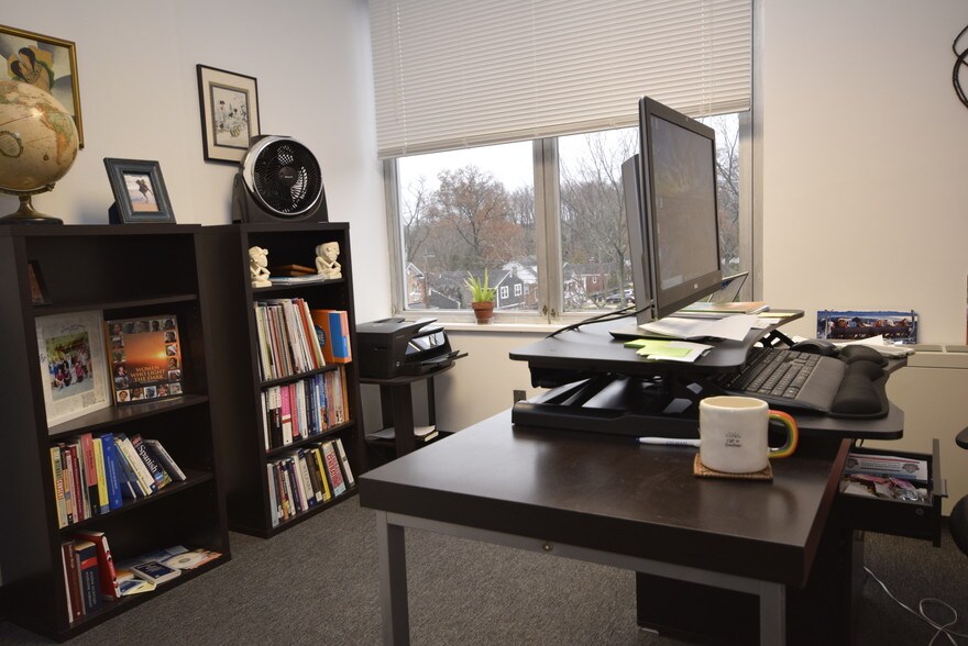More Photos Of 701 W Broad St, Falls Church Office For Lease