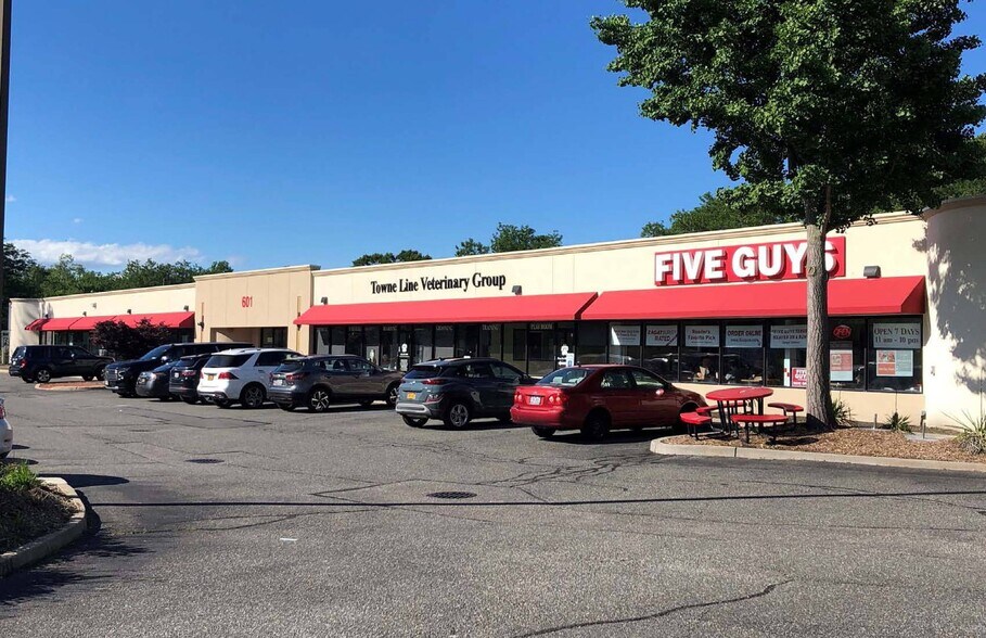 More Photos Of 601 Veterans Memorial Hwy, Hauppauge Storefront For Lease