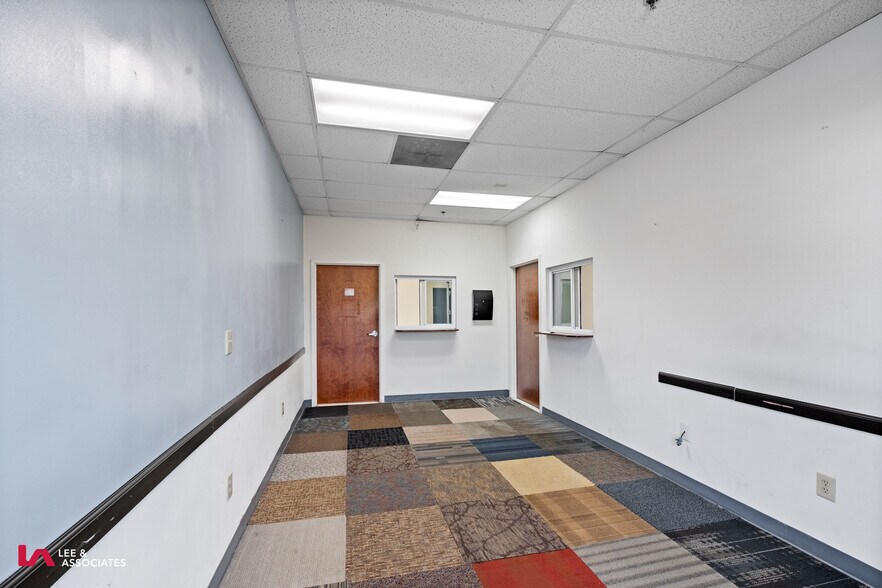 More Photos Of 5020-5072 Clark Howell Hwy, College Park Showroom For Lease