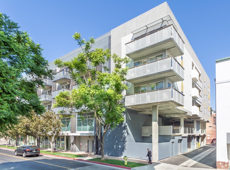 More Photos Of 3870 Main St, Riverside Apartments For Lease