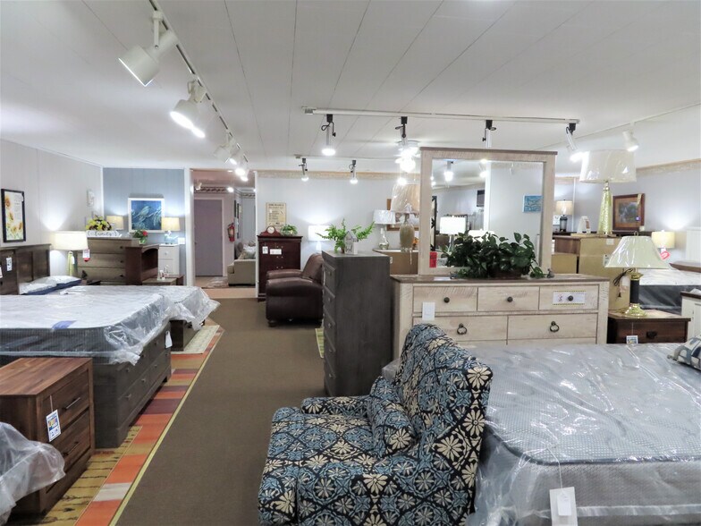 More Photos Of 231 Water, Conneaut Lake Freestanding For Sale