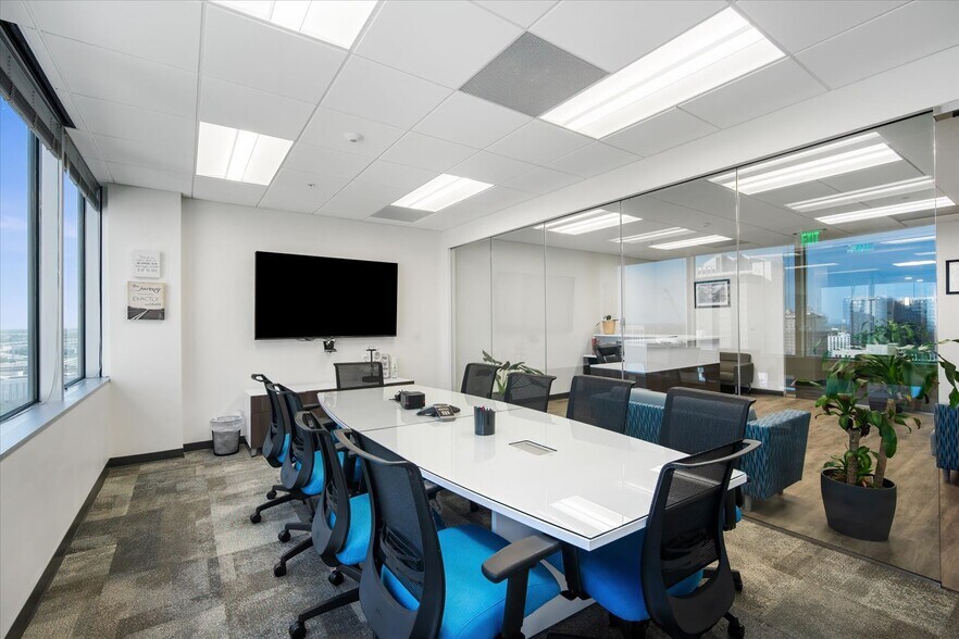 More Photos Of 201 E Kennedy Blvd, Tampa Office For Lease