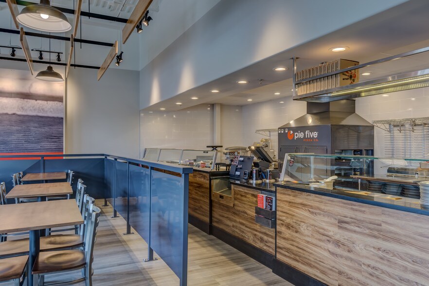 More Photos Of 6995 S Broadway Ave, Tyler Restaurant For Lease