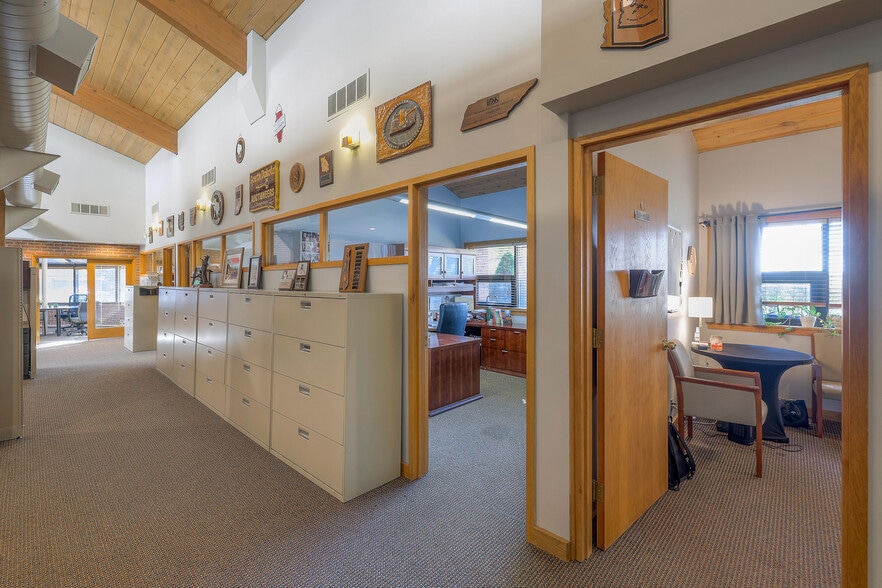 More Photos Of 8880 Ballentine St, Overland Park Office For Sale