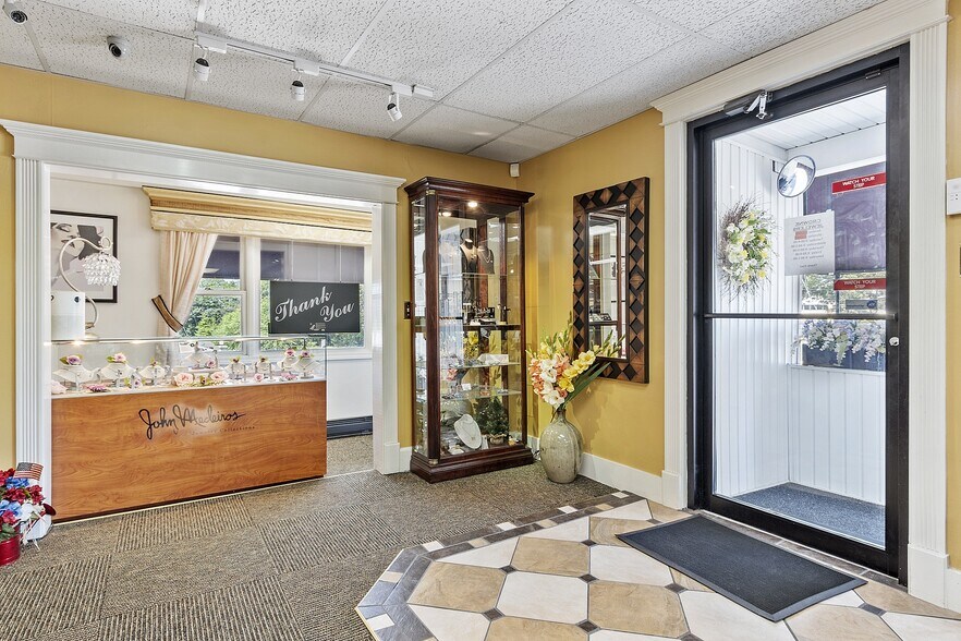 More Photos Of 12 Lindell Ave, Leominster General Retail For Sale