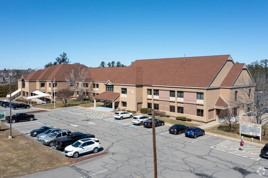 More Photos Of 44 Birch St, Derry Medical For Lease