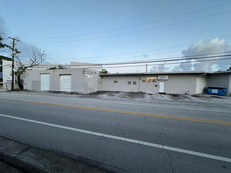 Primary Photo Of 2117 N Dixie Hwy, Wilton Manors Light Distribution For Sale