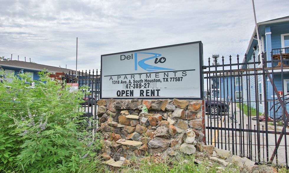 More Photos Of 1318 Avenue A, South Houston Apartments For Sale