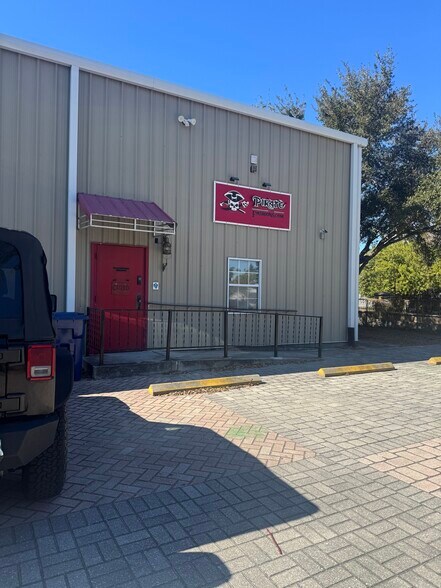 More Photos Of 4006 W Cayuga, Tampa Warehouse For Sale