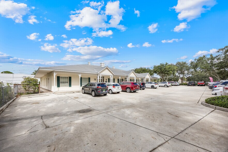 More Photos Of 8255 Wickham Rd, Melbourne Office For Lease