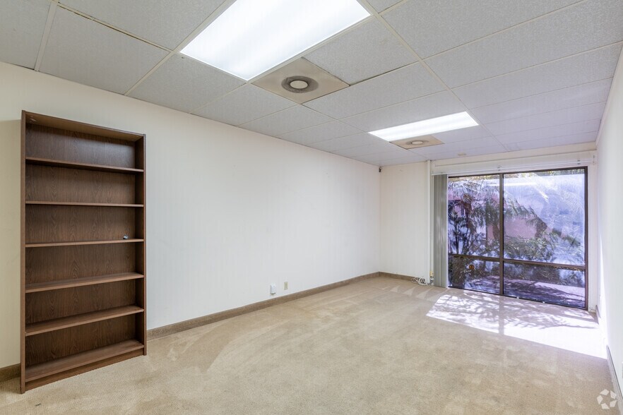 More Photos Of 6904-6920 Miramar Rd, San Diego Unknown For Lease