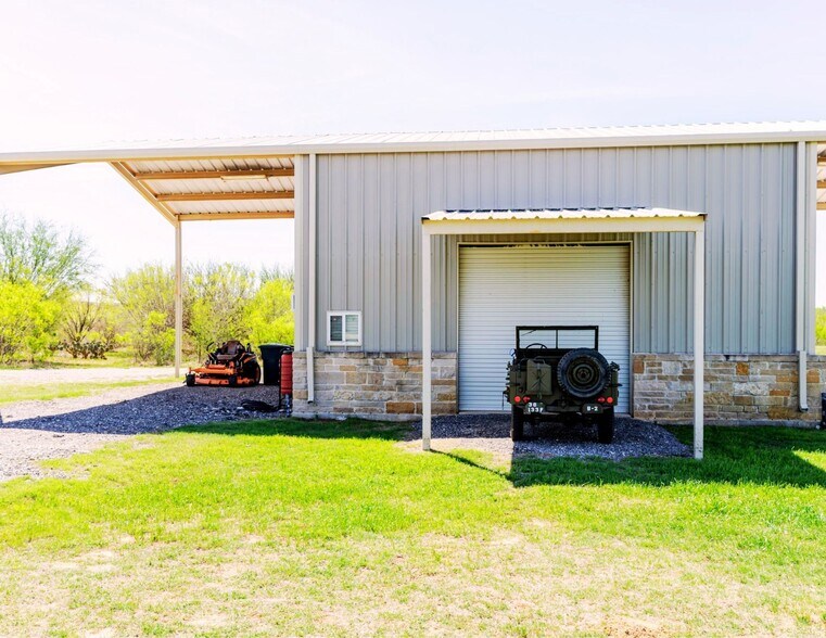 More Photos Of 1980 County Road 361, La Vernia Land For Sale