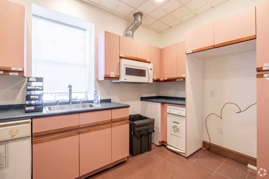 More Photos Of 744 E Squantum St, Quincy Medical For Lease