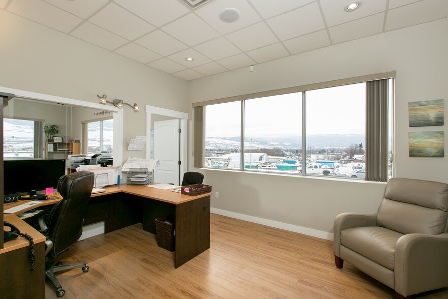 More Photos Of 3304 Appaloosa Rd, Kelowna Warehouse For Sale