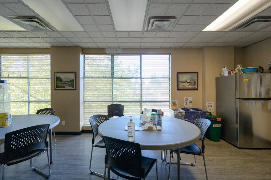 More Photos Of 1530 56th St, Delta Office For Lease