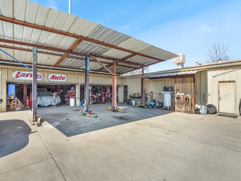 More Photos Of 1019 E Acequia Ave, Visalia Warehouse For Lease
