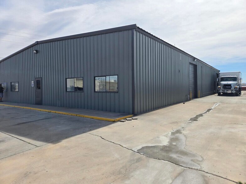 More Photos Of 1470 E Gardena Rd, Fort Mohave Flex For Lease