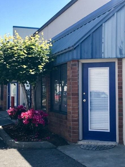 More Photos Of 1303 Central Ave S, Kent Showroom For Lease