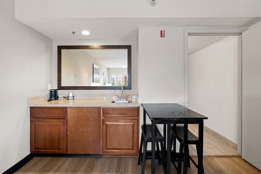 More Photos Of 1701 W Baseline Rd, Tempe Hotel For Sale