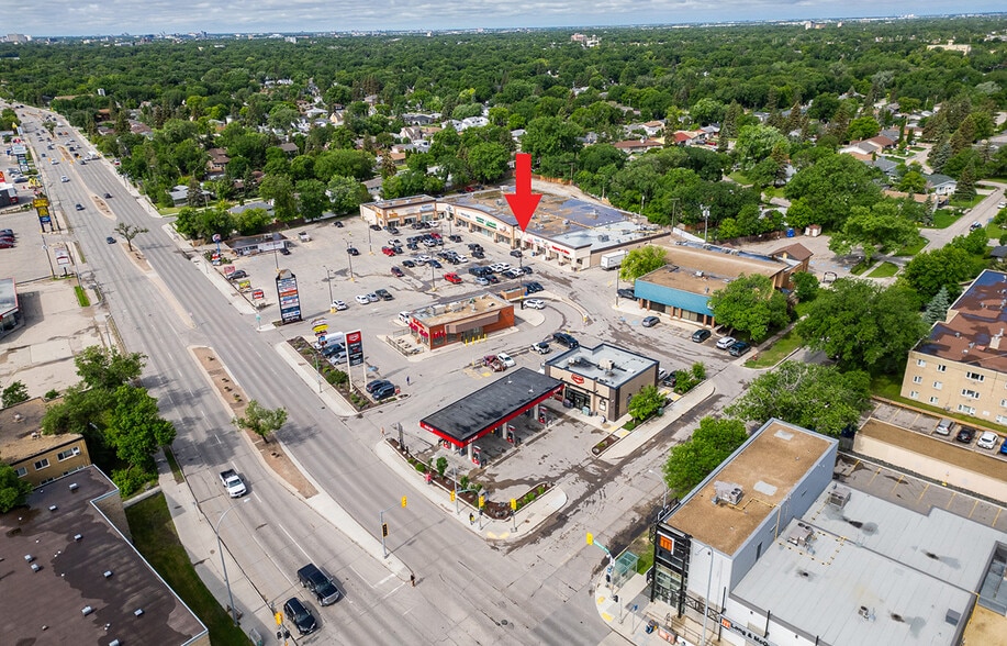 More Photos Of 1050 Henderson Hwy, Winnipeg General Retail For Lease
