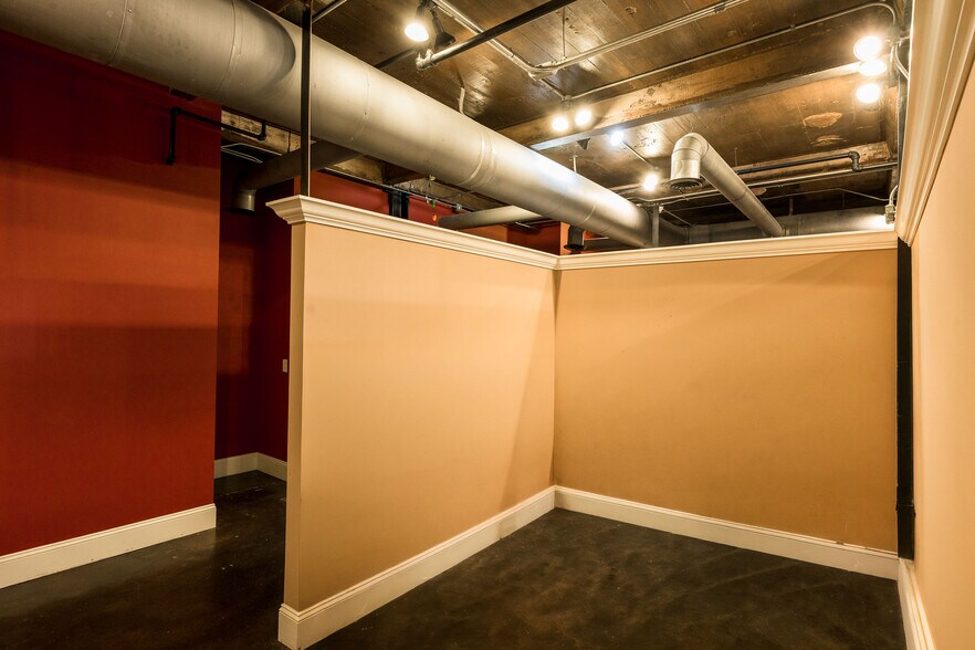 More Photos Of 255 Broad St., Kingsport General Retail For Sale