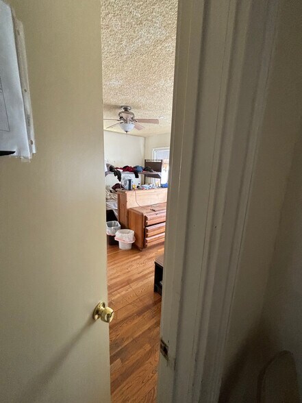 More Photos Of 2025 N Broadway, Santa Ana Office Residential For Lease