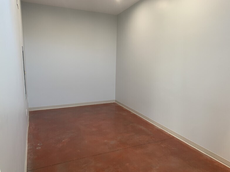 More Photos Of 4728 US-90, Pace Office For Sale