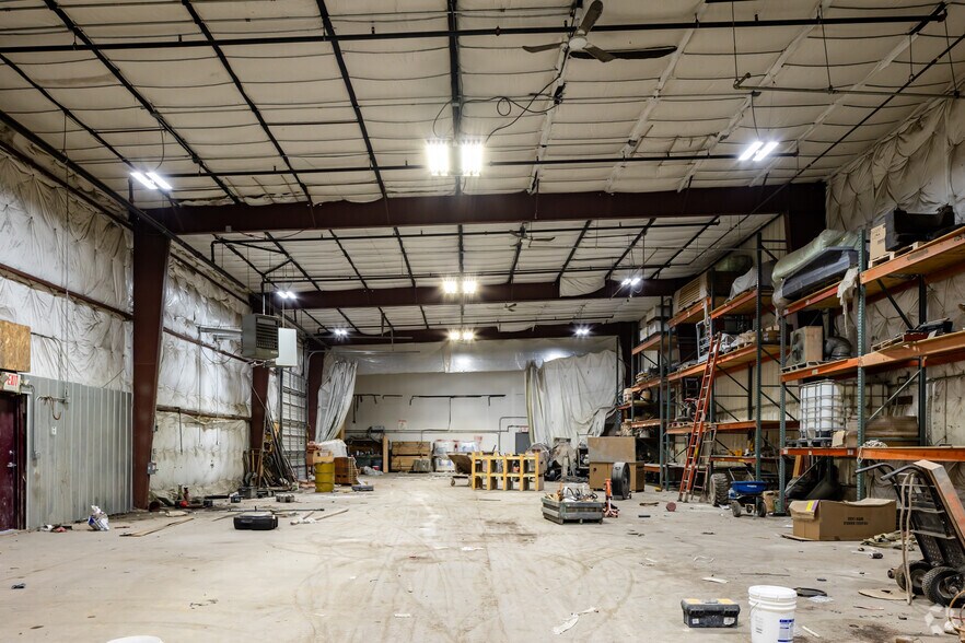 More Photos Of 8550 Ridgefield Rd, Crystal Lake Warehouse For Lease