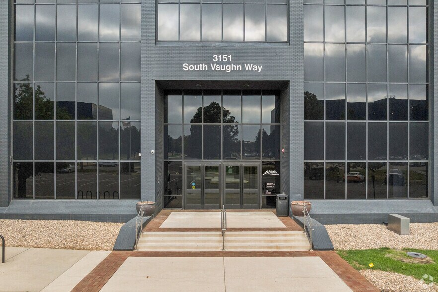 More Photos Of 3151 S Vaughn Way, Aurora Office For Lease