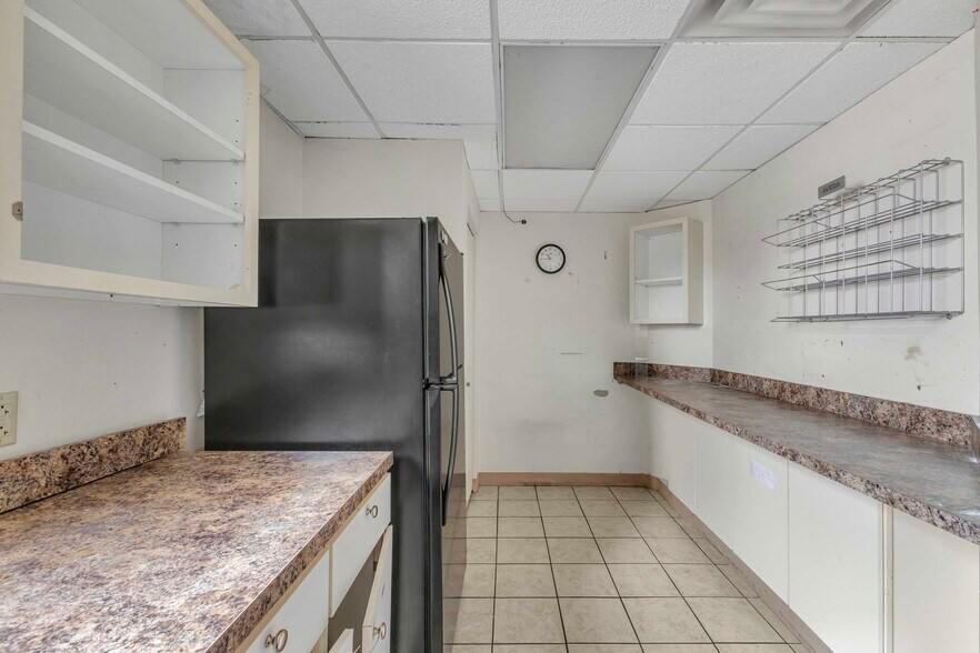 More Photos Of 14006 W Lake Rd, Vermilion Freestanding For Sale