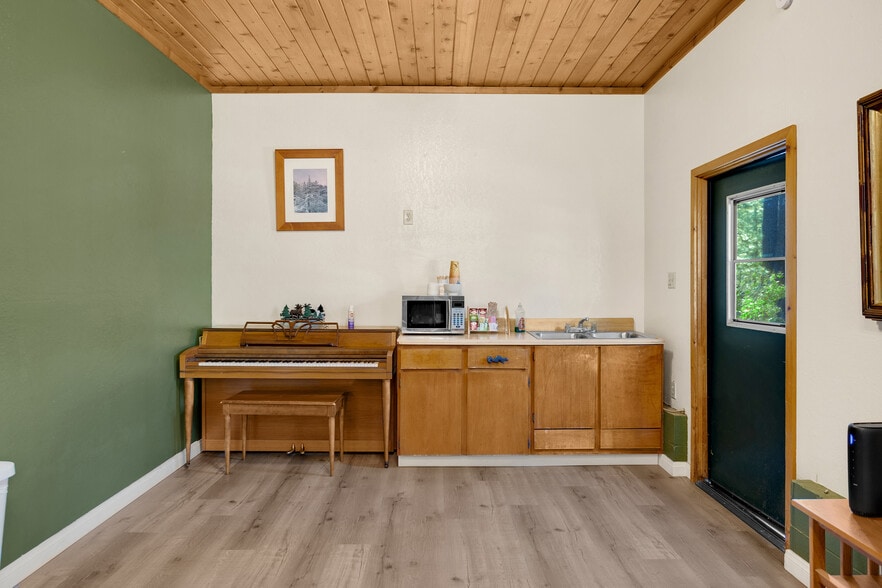 More Photos Of 26345 Delano Dr, Idyllwild-Pine Cove Hotel For Sale