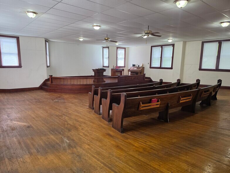 More Photos Of 103 Pearl St, Thornburg Specialty For Sale