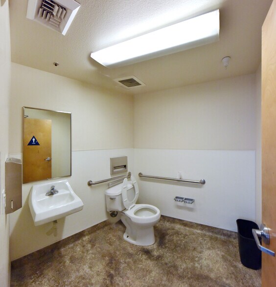 More Photos Of 9820 Dino Dr, Elk Grove Warehouse For Lease