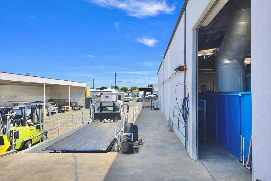 More Photos Of 1005 E Orangethorpe Ave, Anaheim Warehouse For Sale