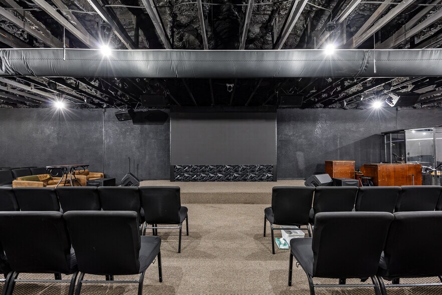 More Photos Of 2787 Aurora Rd, Melbourne Freestanding For Sale