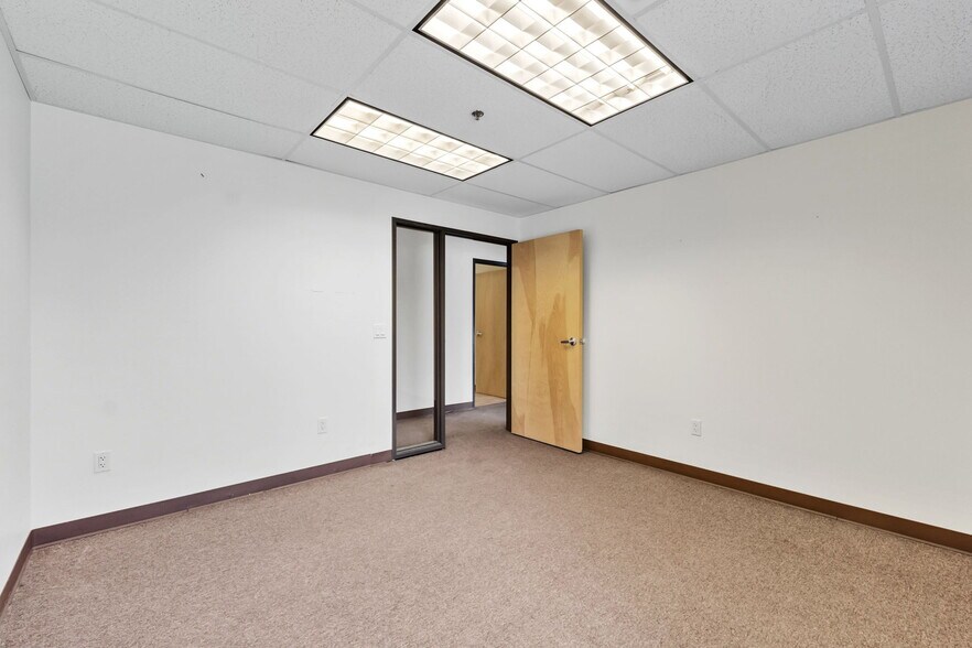 More Photos Of 114 Village Pl, Dillon Office For Sale