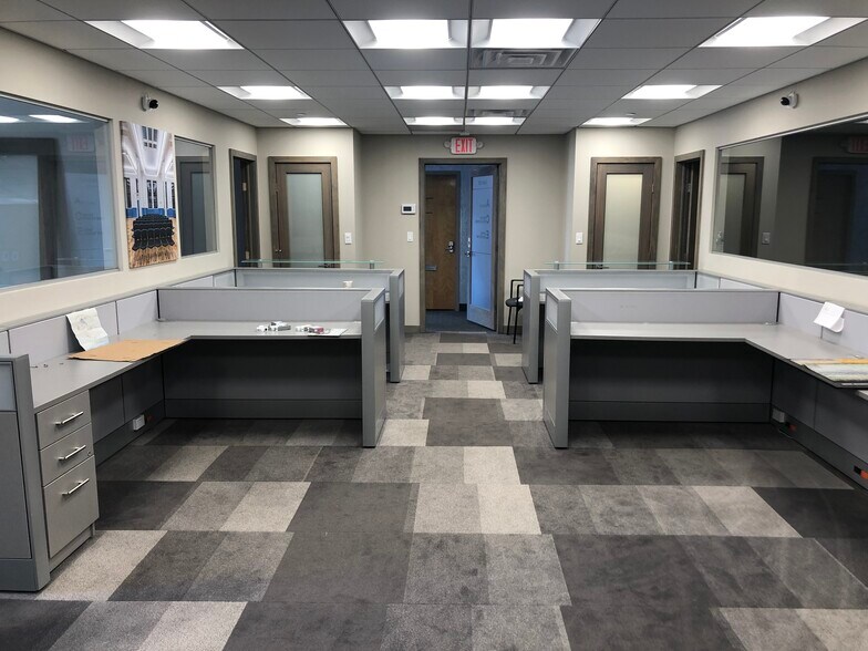 More Photos Of 1670 Old Country Rd, Plainview Office For Lease