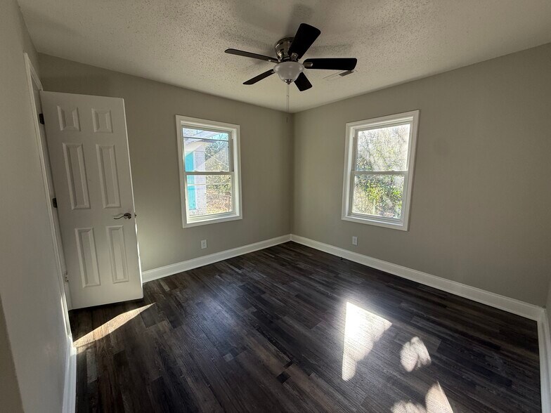 More Photos Of 2439 Carmine St, Charlotte Manufactured Housing Mobile Home Park For Sale