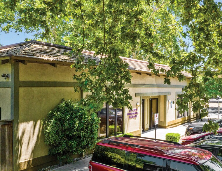 More Photos Of 810 29th St, Sacramento Medical For Sale