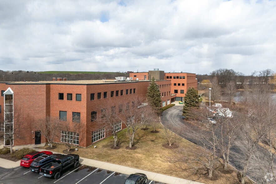 More Photos Of 475 Kilvert St, Warwick Office For Lease
